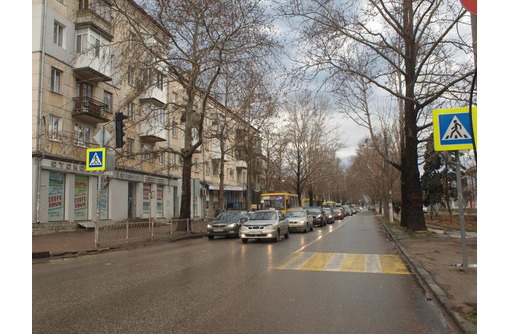 Продается трехкомнатная квартира, г. Симферополь,ул.Севастопольская - Квартиры в Симферополе