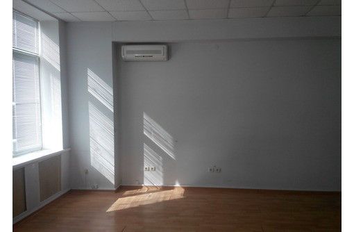 Сдается офисное помещение в Центре города Севастополя (со всеми коммуникациями), площадью 35 кв.м. - Сдам в Севастополе