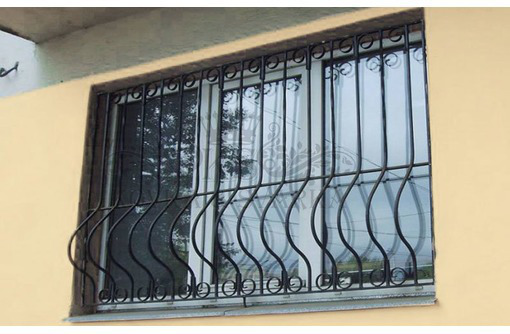 Изготовление и установка решеток на окна и двери, навесов, козырьков, ограждений - Металлические конструкции в Симферополе