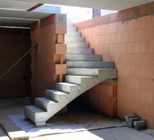 Бетонные работы: фундамент, опорные стены, стяжки, бетонные лестницы - Строительные работы в Евпатории