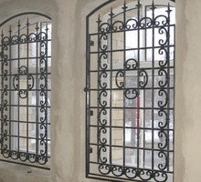 Решетки на окна и двери любой сложности - Металлические конструкции в Евпатории