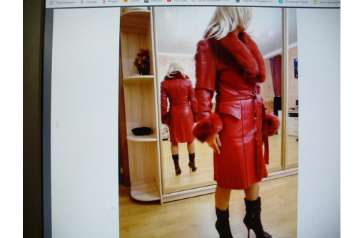 Продается качественное кожаное женское пальто с мехом - Женская одежда в Севастополе