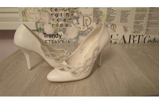 Продам или обменяю белые,свадебные туфли - Женская обувь в Севастополе