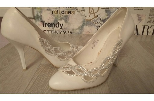 Продам или обменяю белые,свадебные туфли - Женская обувь в Севастополе