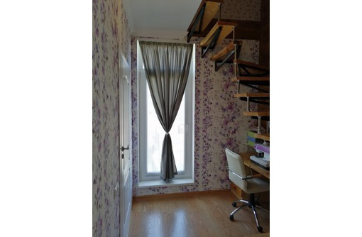 Продаю 4- комнатную, просторную, светлую, комфортабельную, 2х уровневую квартиру в центре города. - Квартиры в Севастополе
