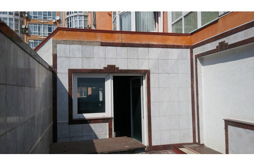 Продается видовое нежилое видовое помещение c террасой 102 м.кв. в ЖК Дарсан-Палас, г. Ялта - Продам в Ялте