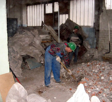 Вывоз строительного мусора,хлама,веток,колючек.Камаз, Зил, Газель, грузчики. <24/7> - Вывоз мусора в Севастополе