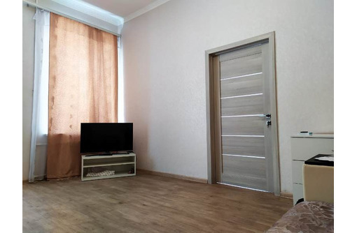 Продается 2-комнатная квартира в центре Севастополя - Квартиры в Севастополе