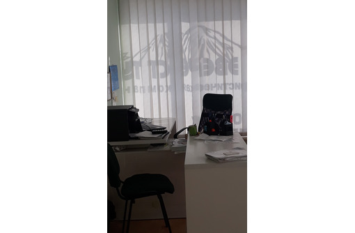 Сдам рабочей место- стол  в офис на Д Улянова-9 000р - Сдам в Севастополе