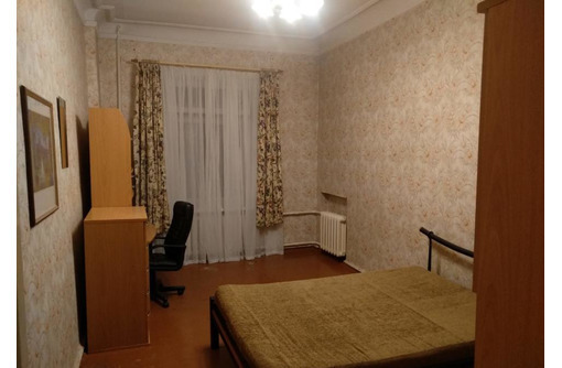 Продается трехкомнатная квартира, г. Симферополь,ул. Гоголя - Квартиры в Симферополе