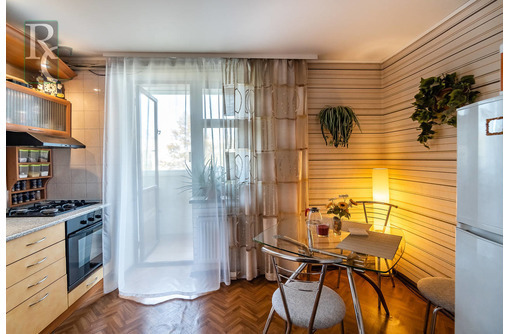 Продаётся  двухкомнатная квартира с АГВ  на Проспекте Острякова - Квартиры в Севастополе