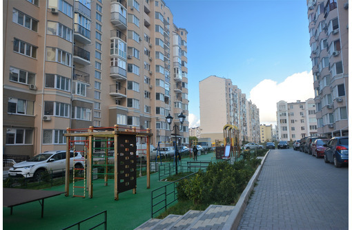 Продается большая ВИДОВАЯ двухкомнатная квартира в современном доме и престижном районе Севастополя. - Квартиры в Севастополе