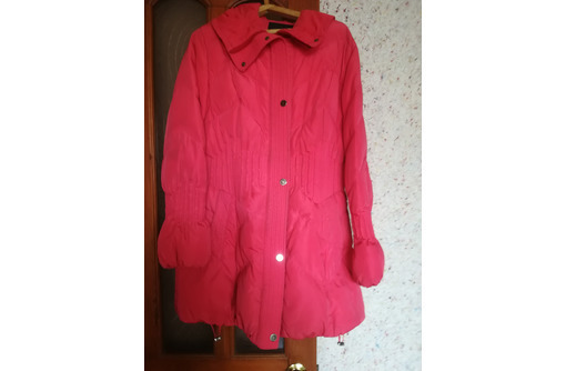 Продаю пуховик кораллового цвета, размер 50 б/у, теплый, облегающий фигуру - Женская одежда в Севастополе