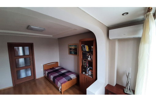 Продам просторную 3- комнатную квартиру вблизи центра города Севастополя с ремонтом! - Квартиры в Севастополе