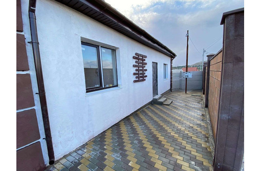 Продается новый дом в р-не ул.Беспалова, ст Ветеран, общая площадь 120 кв.м на участке 4 сотки. - Дома в Симферополе