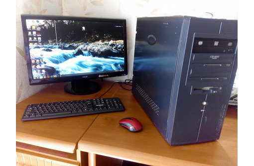 Компьютер для работы и игр\ ЖК-24" с hdmi и мощным звуком - Настольные компьютеры в Евпатории