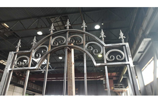 Изготовление и установка металлоконструкций армокаркасы каркасы для зданий фермы до 24 м лестницы - Металлические конструкции в Симферополе
