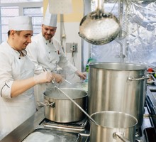 ​В школы-интернаты и пищеблок в г. Алупка срочно требуются сотрудники - Бары / рестораны / общепит в Алупке