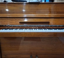 Продам пианино б/у "Riga" в отлич.сост - Клавишные инструменты в Крыму
