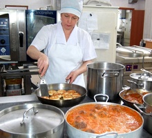 ​В столовую требуются повар, работник на линию раздачи - Бары / рестораны / общепит в Судаке