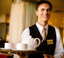 Требуются официанты шведской линии - Гостиничный, туристический бизнес в Бахчисарае
