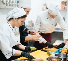 ​Требуются: Повар, Кухонный работник в гостевой дом «Альяна» (с проживанием и питанием) - Гостиничный, туристический бизнес в Крыму