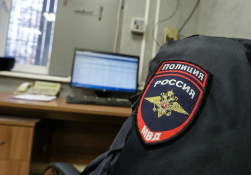 Душил и пытался отобрать пистолет: крымчанина будут судить за нападение на полицейского
