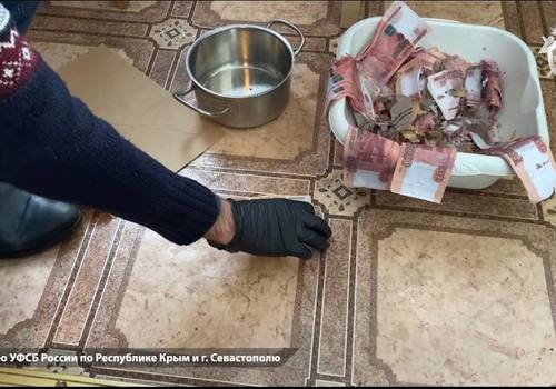 В Крыму сотрудник Министерства жилищной политики РК погорел на взятке в 2 млн рублей