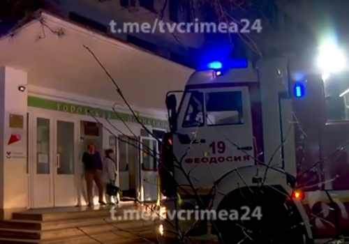 В Феодосии спасатель, который пришёл на приём к врачу, помог затушить начавшийся пожар в поликлинике ВИДЕО