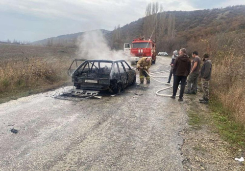 В Судаке полностью сгорел легковой автомобиль