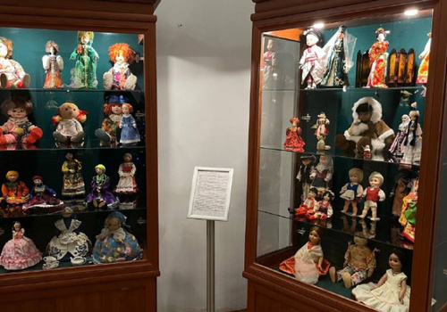 Бесплатная выставка кукол открылась в Ялте