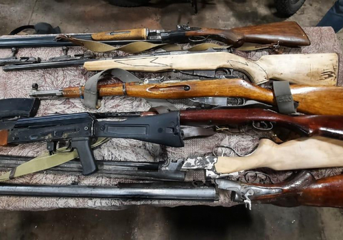 Тротил, порох и оружие: у крымчанина нашли незаконный арсенал