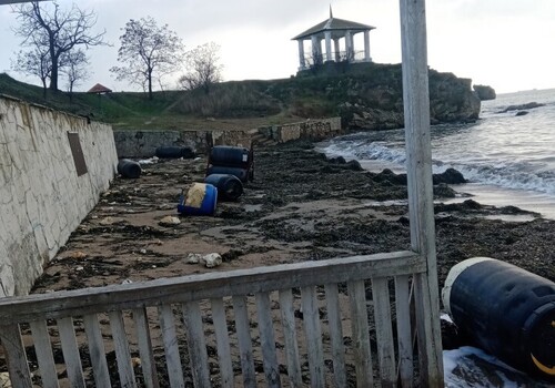 Жители Керчи пожаловались на ужасное состояние когда-то самого живописного пляжа