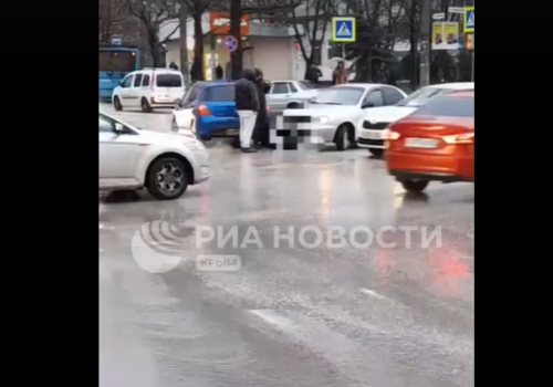 В Симферополе дождь, дороги стали опаснее для езды
