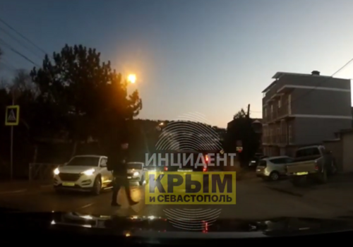 В Крыму автохам напал на автоледи, не пропустившую его на перекрестке