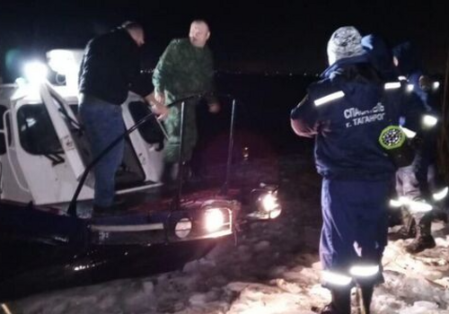 С дрейфующей льдины в Азовском море спасли четверых подростков