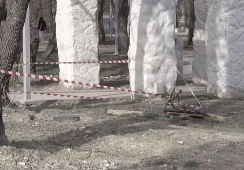 В сквере Ветеранов в Севастополе ликвидируют потоп из нечистот