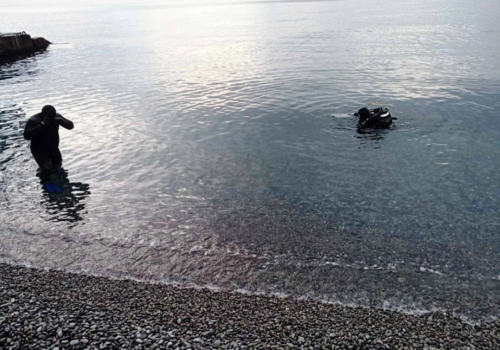 Искали 40 минут: в Крыму женщина решила искупаться в февральском море