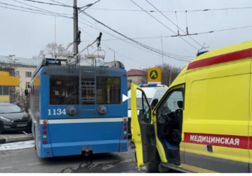 В Севастополе водитель троллейбуса не пропустил скорую с включенной сиреной