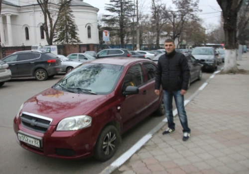 Порошенко так и не вернул деньги крымскому таксисту за покореженную машину  