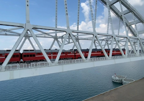 Девять поездов задержались в пути из-за длительного перекрытия Крымского моста