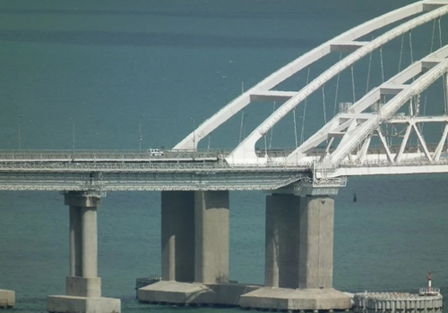 На подъездах к Крымскому мосту стоят 380 автомобилей