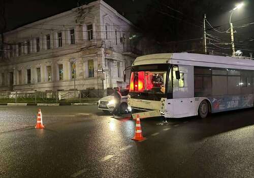 Несовершеннолетний пассажир троллейбуса пострадал при аварии с BMW в Симферополе