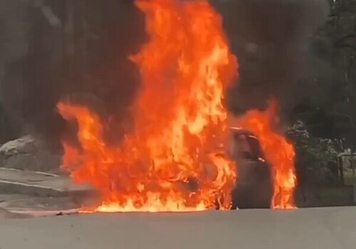 В Ялте на дороге загорелся автомобиль