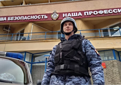 Разошелся у кассы: в Севастополе росгвардейцы обезвредили дебошира в магазине