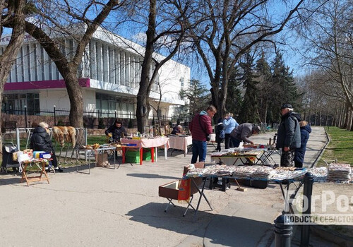 «Блошиный рынок» или слёт коллекционеров: как в Крыму приобрести артефакты