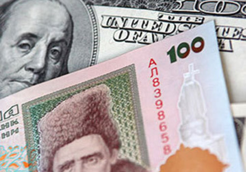 Украинцы стали массово забирать доллары из банков
