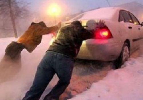 Четверо жителей Севастополя на авто застряли в снегу на Ай-Петри