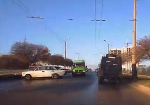 Тройное ДТП в Севастополе: дорогу не поделили две «копейки» и «шестерка» (фото, видео) 