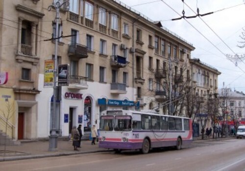 В центре Севастополя женщина выпала из троллейбуса